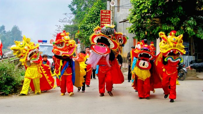 nam-mo-thay-mua-lan-danh-con-gi